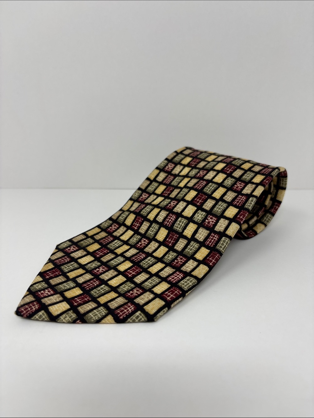 Ralph Lauren CHAPS Vintage All Silk Geometric Mens Tie Gold and Burgundy